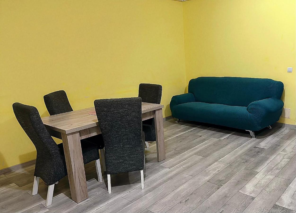 Kiwi Apartment Bistrita  Exterior photo